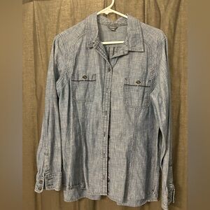 Women’s XL Eddie Bauer button up slightly fitted chambray shirt